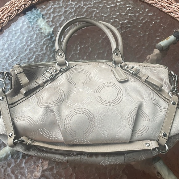 Coach Purse 👛 Make offers 😃 - Picture 4 of 8